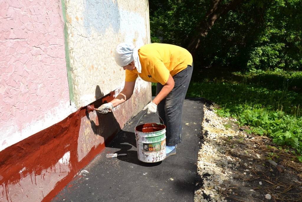 Чем покрасить фундамент из бетона, выбор подходящей краски