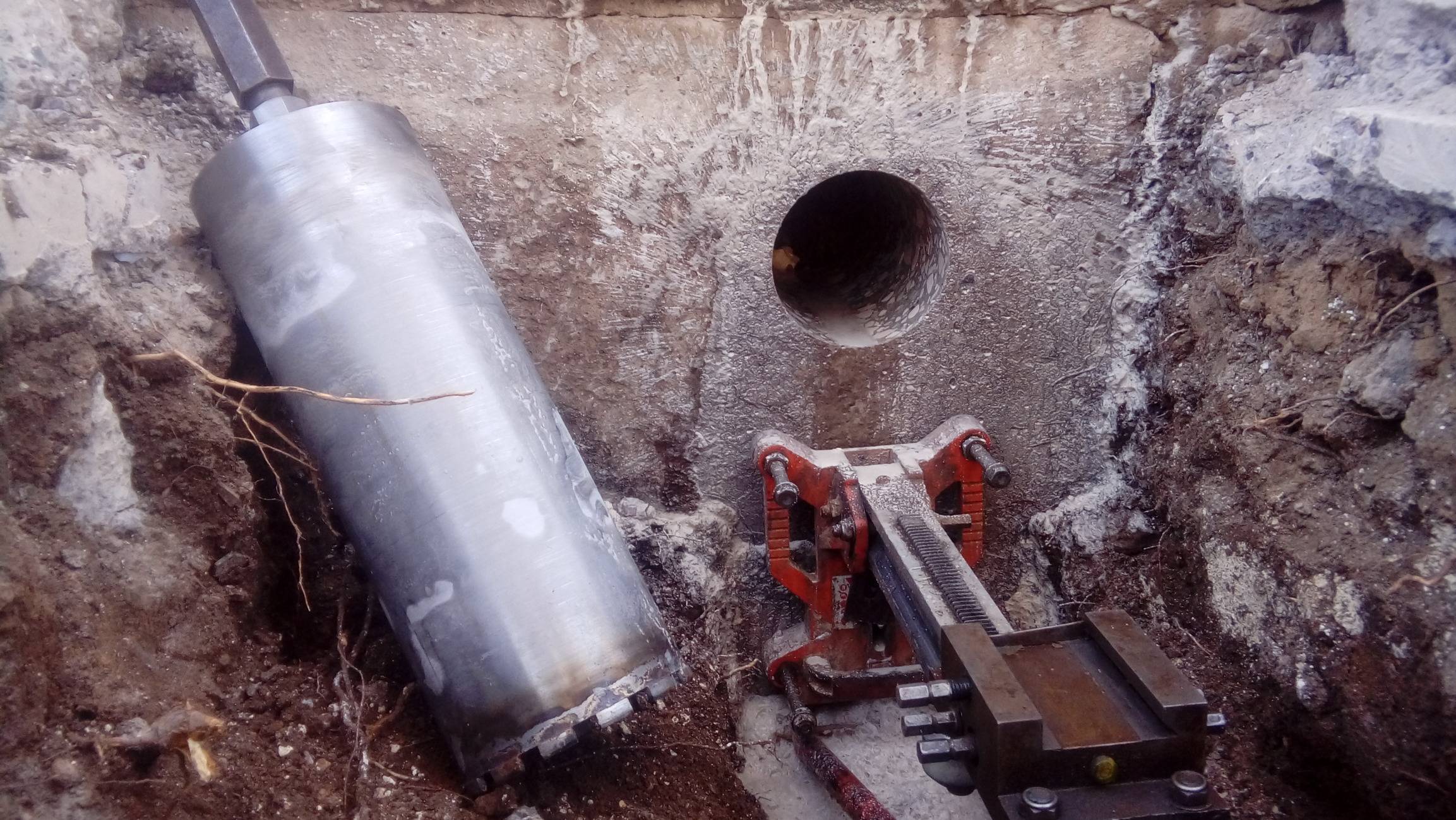 Как проложить канализационную трубу под фундаментом? - капитальное строительство от а до я