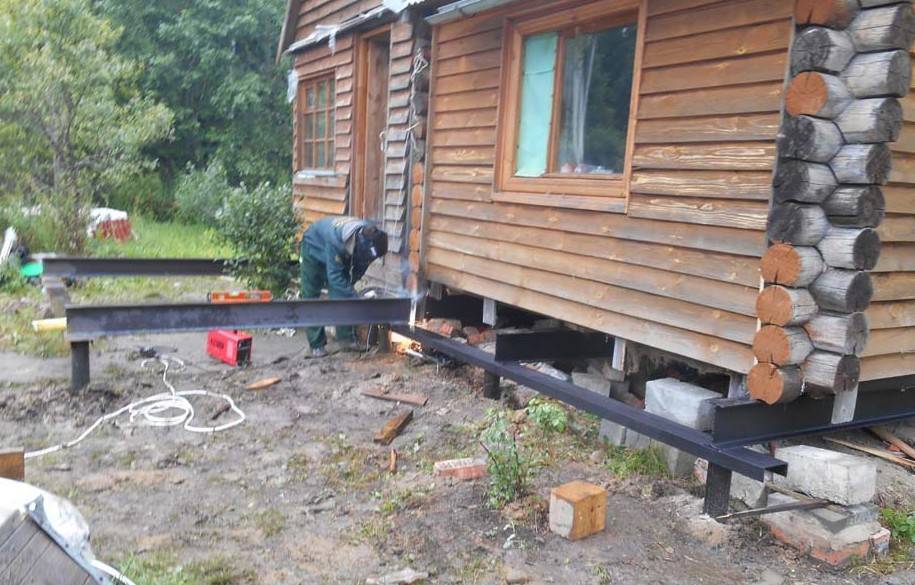 Ремонт фундамента деревянного дома – от устранения трещин, до полной замены