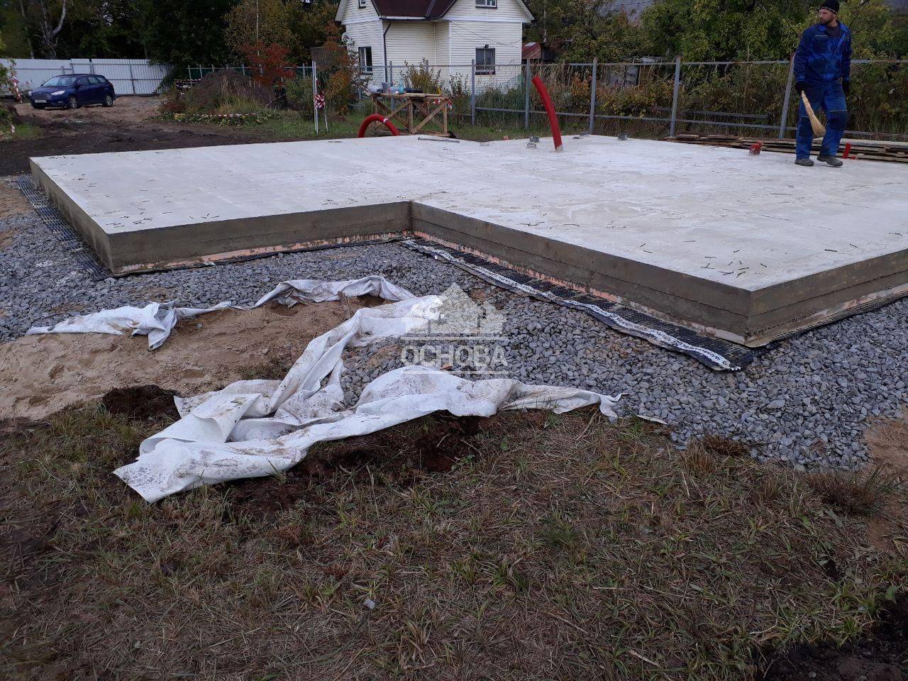 Заливка бетона под дом: виды, расчет фундамента и подготовка