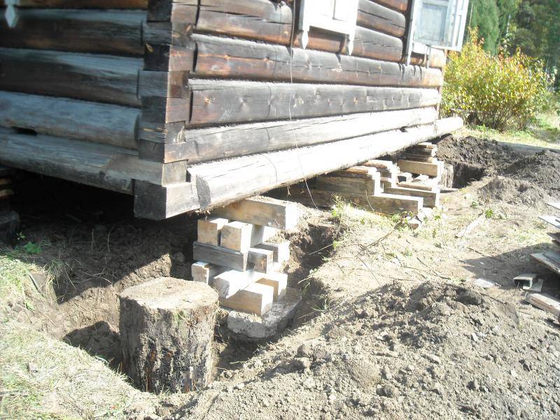 Как укрепить кирпичный фундамент старого деревянного дома своими руками?