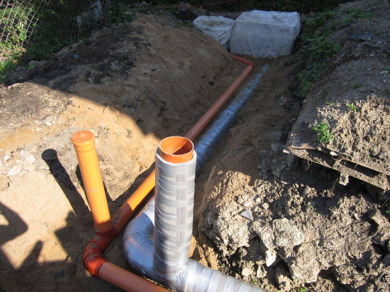 Дренажная труба: водоотводная труба для дренажа участка, какие выбрать для грунтовых вод, виды, конструкция труб с отверстиями, как выглядит соединение, использование
