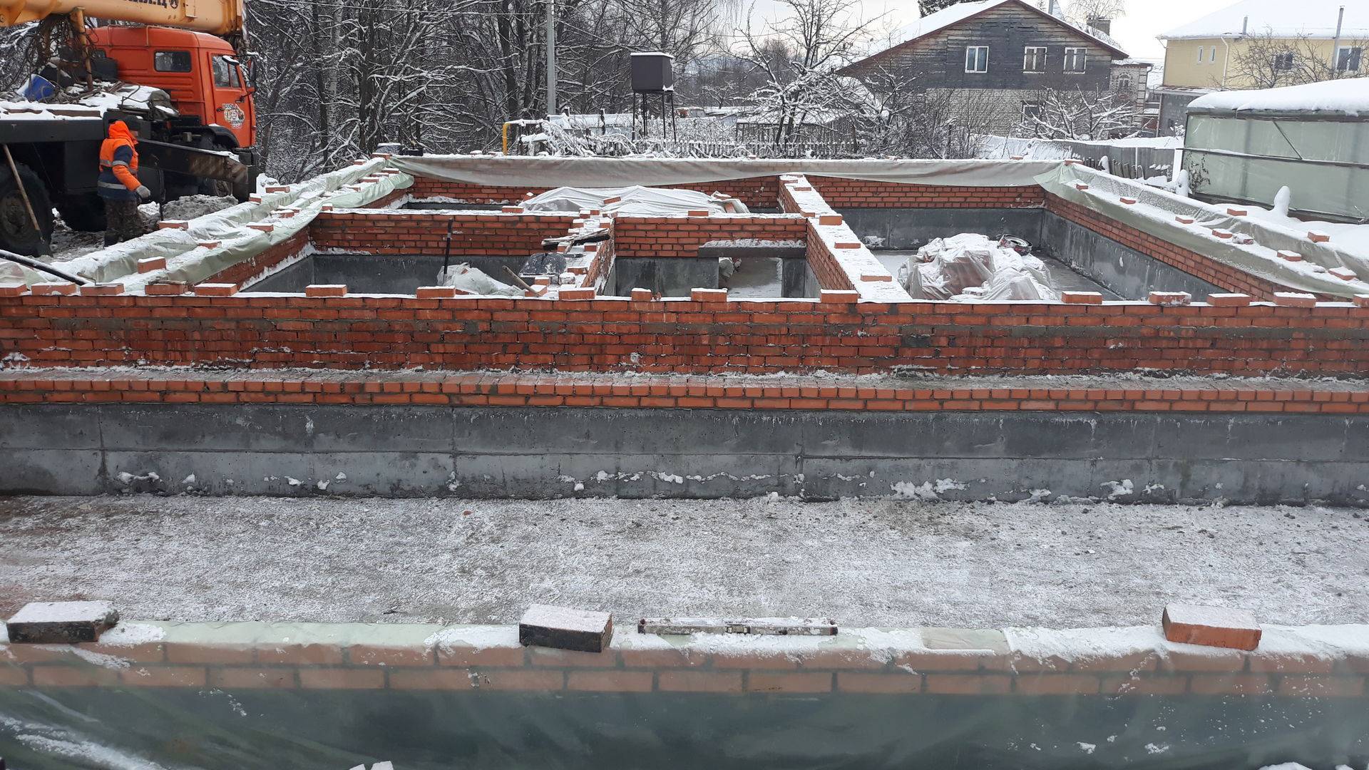 Как укрыть фундамент на зиму? - бетон, бетонные смеси и их использование