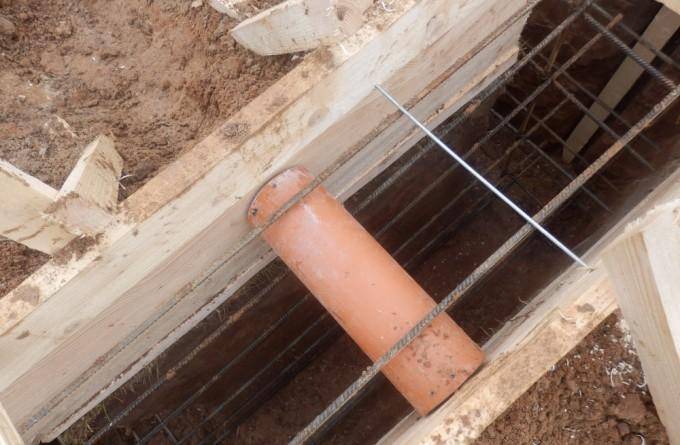 Отдушины в фундаменте деревянного дома: особенности, необходимость и установка