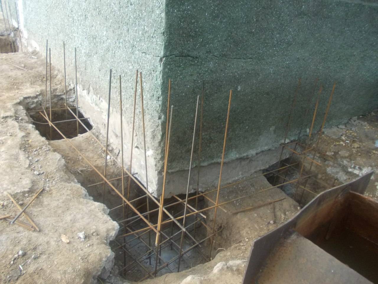Укрепление фундамента кирпичного частного дома, как усилить и укрепить старый фундамент, фото