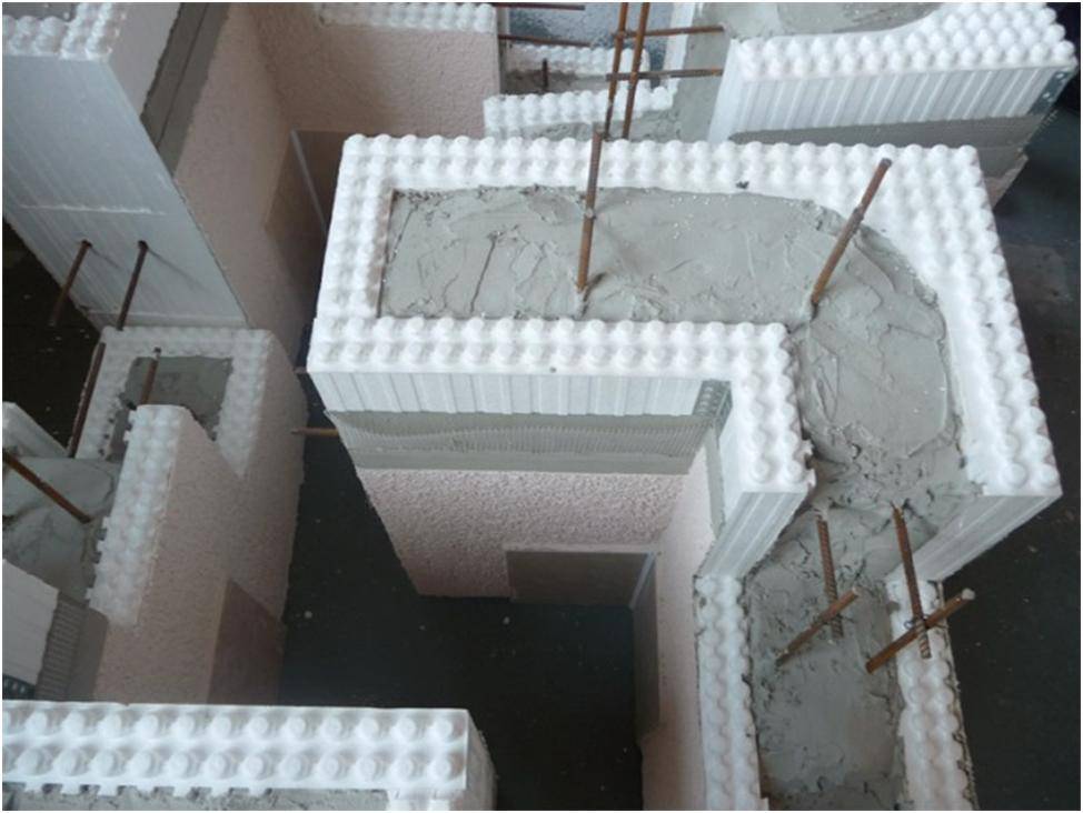 Опалубка из пенопласта (несъемная, олицовочная): принцип монтажа в технологии строительства домов, плюсы и минусы, производители, виды и размеры блоков