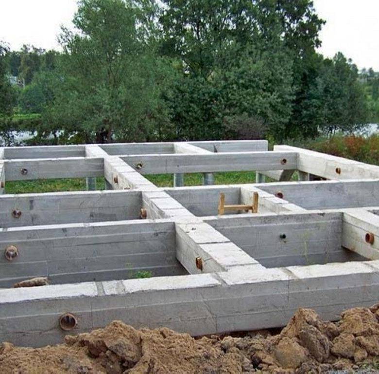 Как рассчитать и залить фундамент для дома из керамзитобетонных блоков