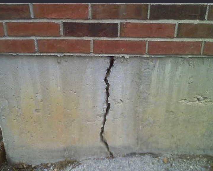 Как укрепить фундамент, если пошла трещина на стене: ремонт, укрепление