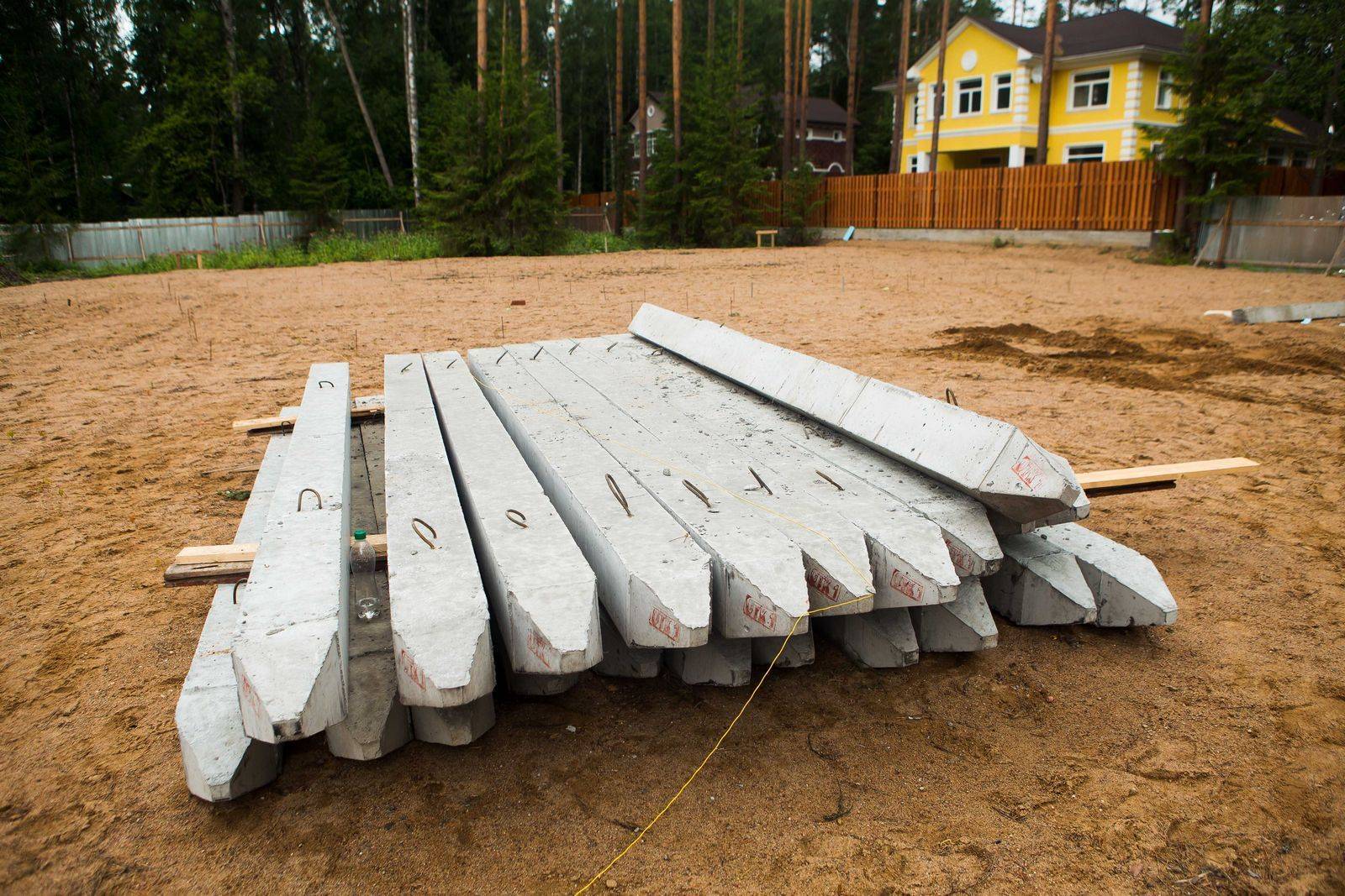 Строительство домов - свайный фундамент на забивных железобетонных сваях