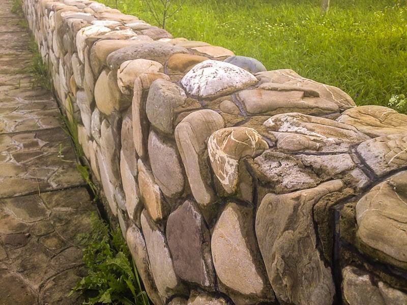 Каменный фундамент: плюсы и минусы, технология, методы кладки